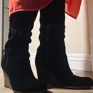 Chic Black Wedge Boots